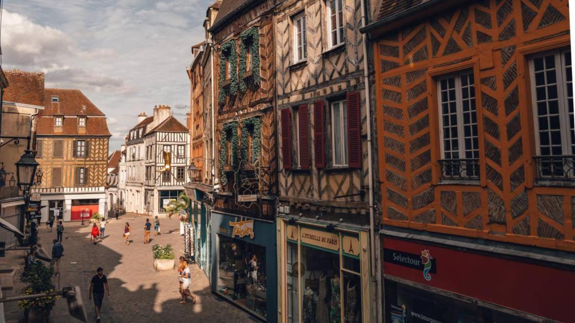 شقة Charme Plein Coeur Auxerre - Parking Prive المظهر الخارجي الصورة