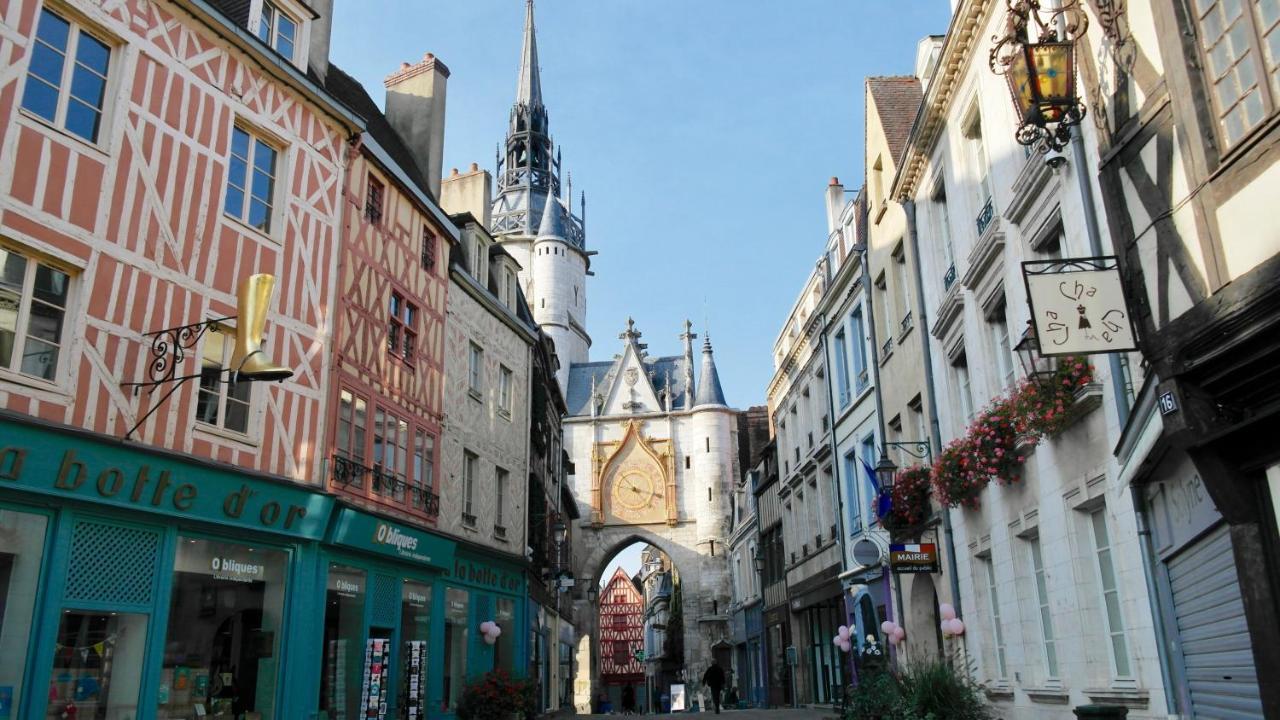 شقة Charme Plein Coeur Auxerre - Parking Prive المظهر الخارجي الصورة